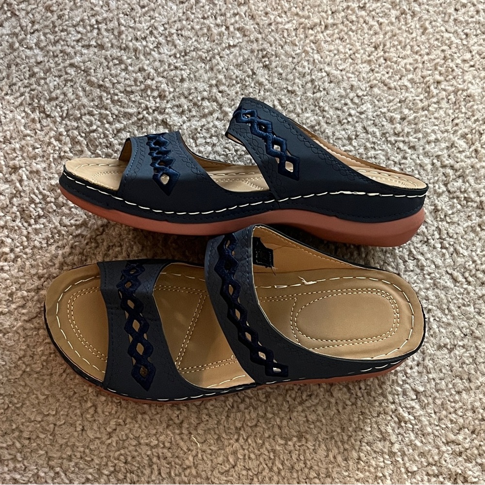 Women's Navy Slip-On Sandal size 7